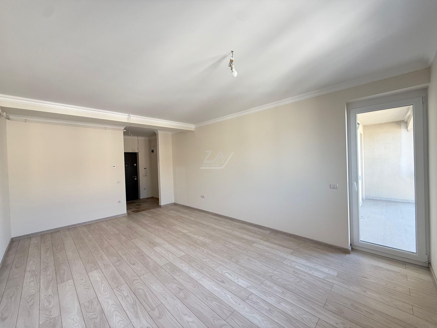 Locatie excelenta. Spatios 60 mp. Dressing. Asfalt. Loc de parcare. - Poză 2