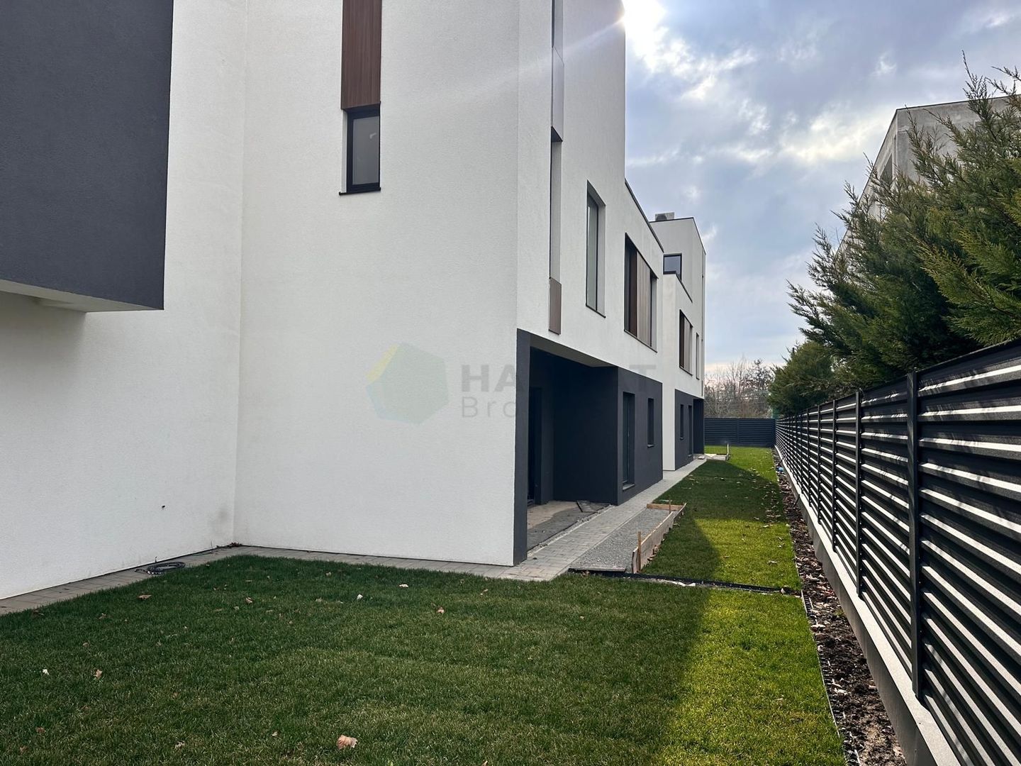 VILA IANCU NICOLAE, stil mediteranean, 5 dormitoare, 3 terase, gradina - Poză 3