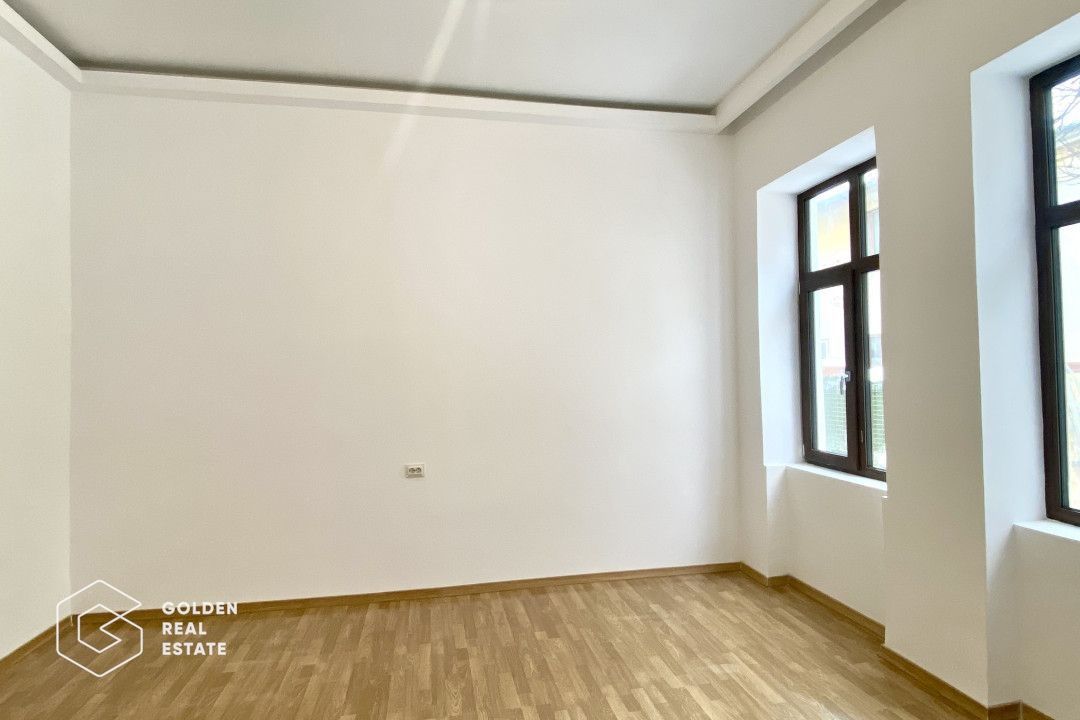 Casă cu curte, zona Centrală, str. Traian, amenajată - Poză 4