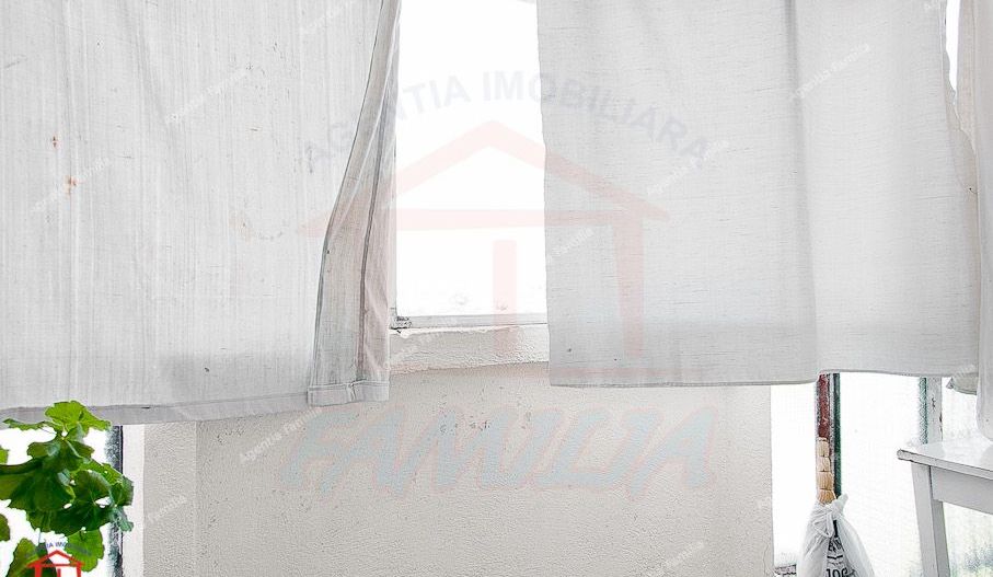 Vand/schimb apartament 4 camere, Micro 17, 98 mp, 120.000 EURO - Poză 1