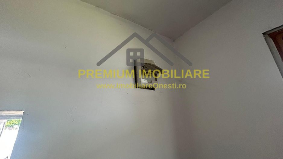 Casă de vânzare în centrul Oituzului, DN11 - Poză 8