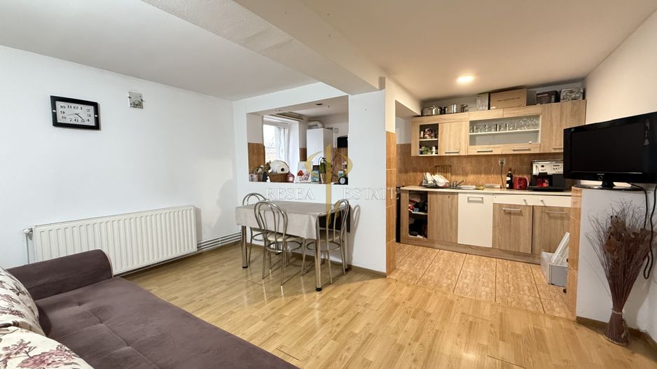 Casă spațioasă în Varias, împărțită în două unități cu acces separat - Poză 11