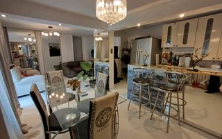 Casa de vanzare cu spatiu comercial la parter - Poză 7