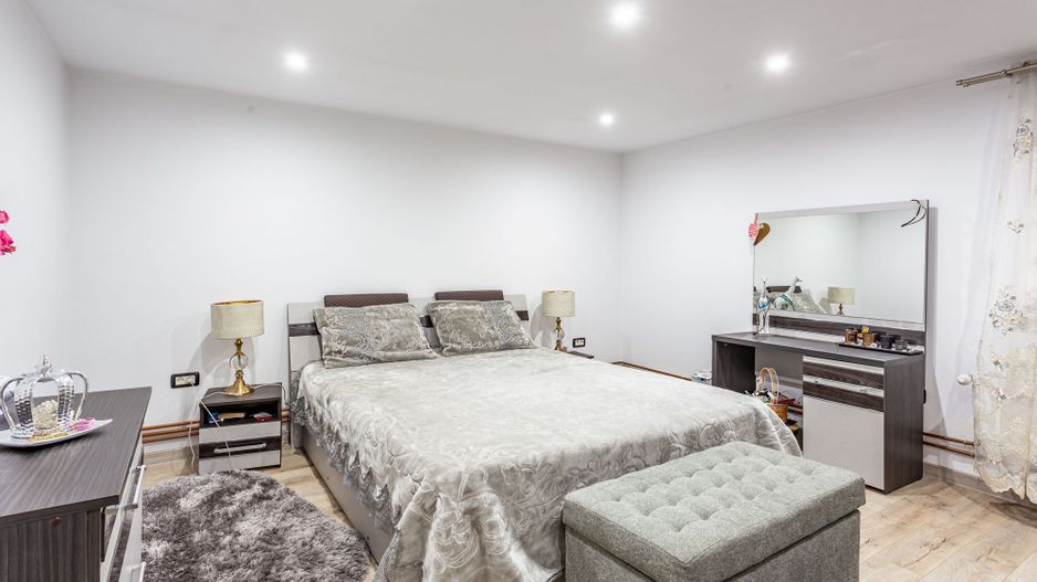 Casă individuală cu teren generos pe colț, în Gai - Poză 4