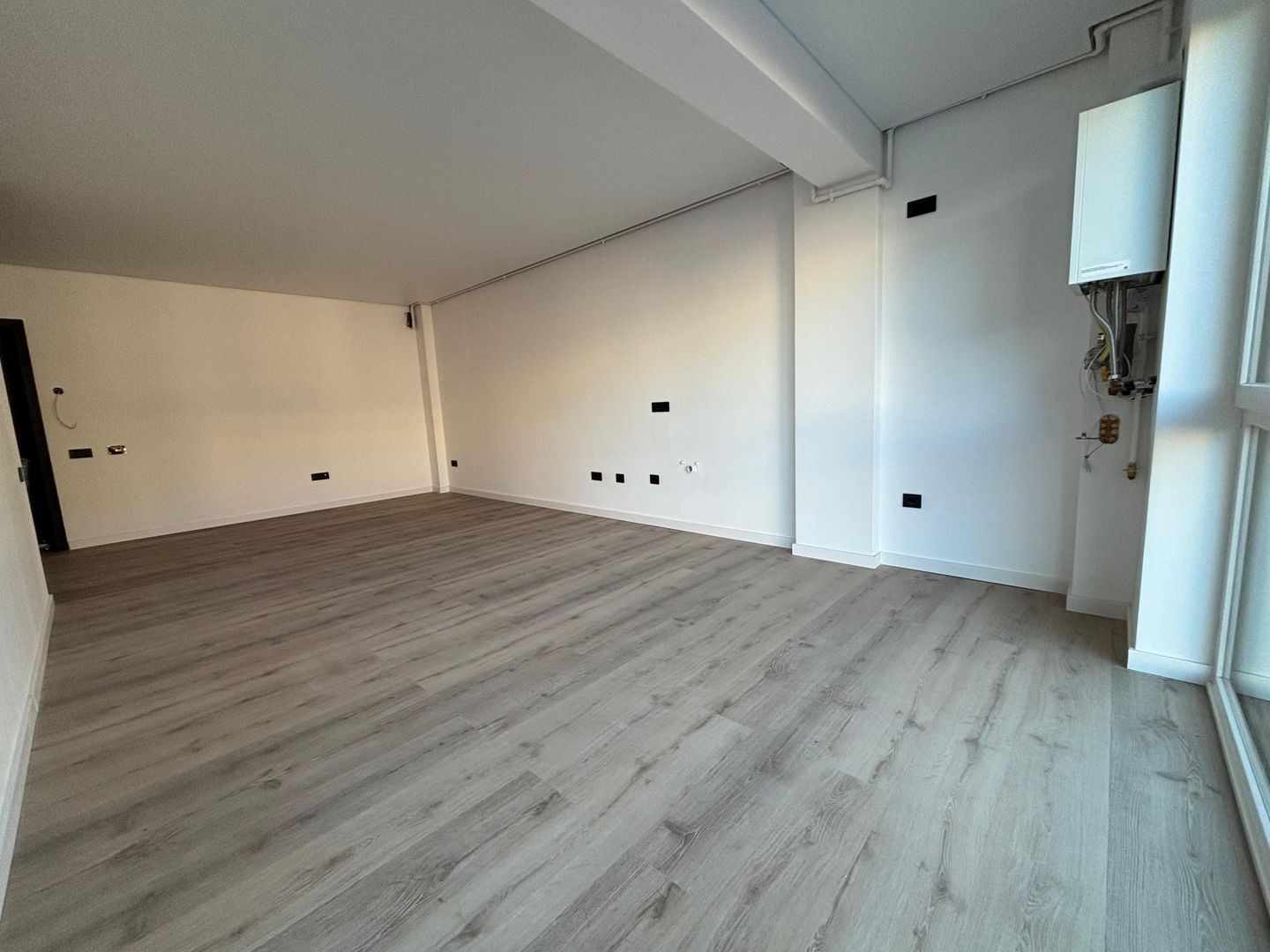 Apartament PREMIUM 3 camere cu GARAJ si boxa - zona Centrala - Poză 5