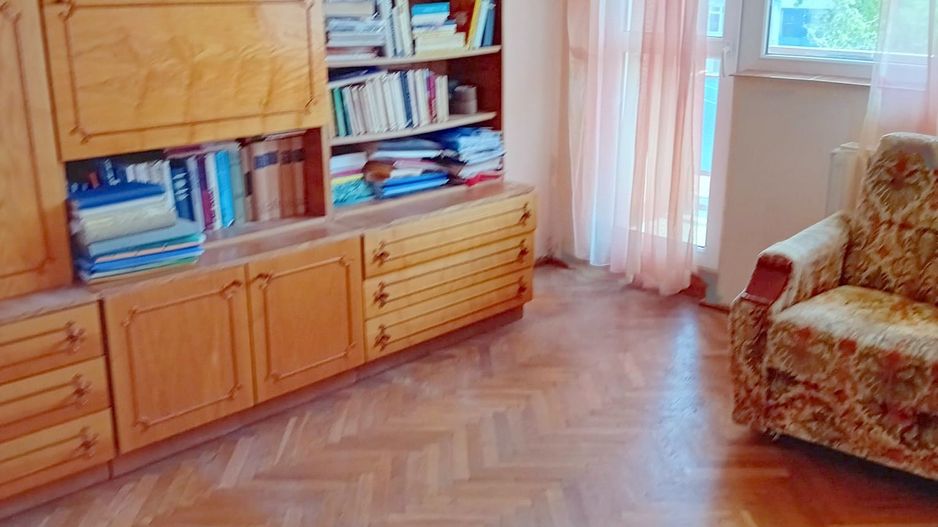 De vanzare -  apartament cu 3 camere decomandate, Tiglina 2, etaj 3/4 - Poză 2