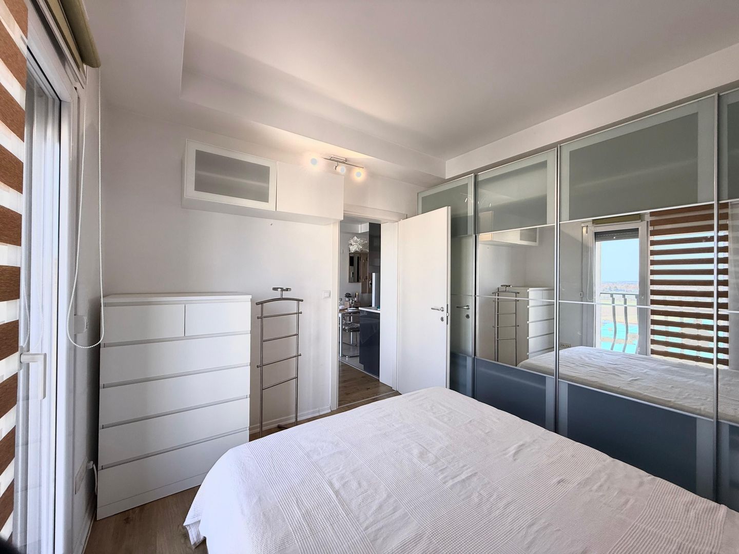 COSMOPOLIS - Apartament cu 2 camere, mobilat si utilat. - Poză 6