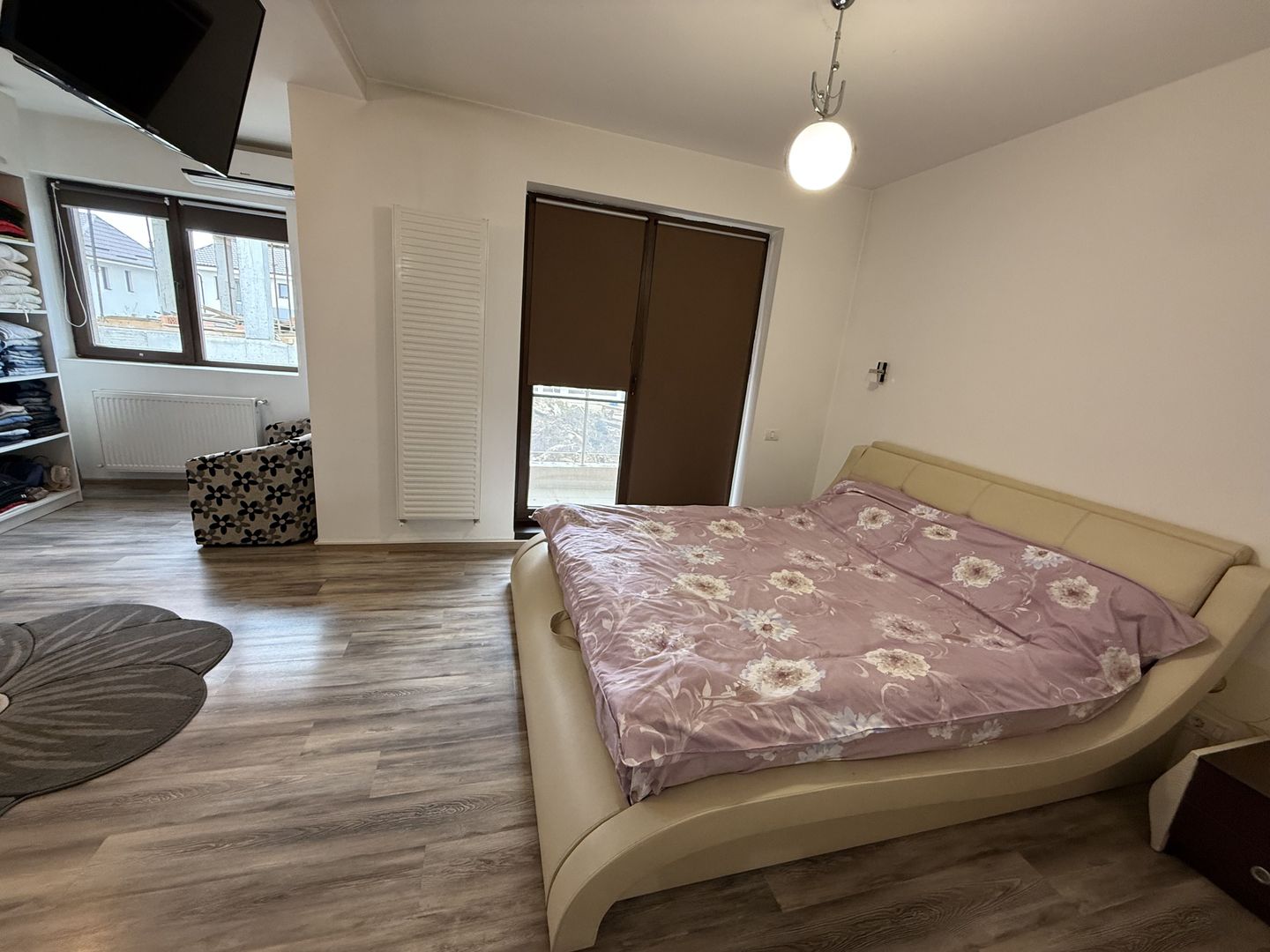 Casă înșiruită complet mobilată + curte+ 2 parcari în complex inchis! - Poză 5