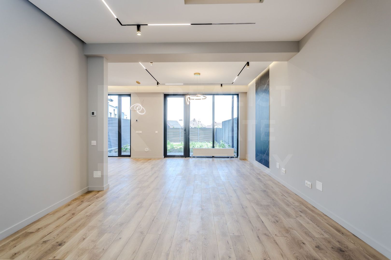 Vânzare, casă, 2 nivele, 4 camere, strada Sfânta Vineri, Tohatin - Poză 3