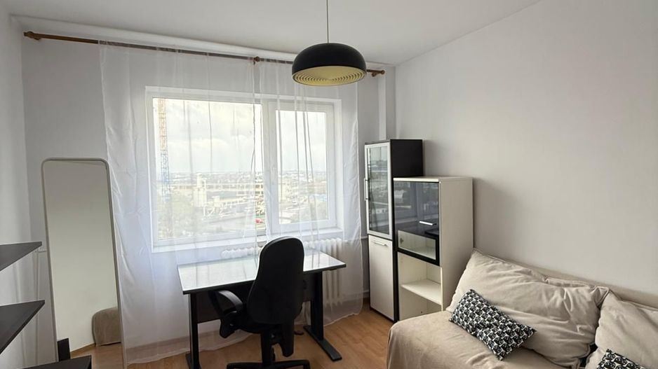 De vânzare 4 camere, spațios, 2 băi, 2 balcoane, lângă Mega Mall - Poză 1