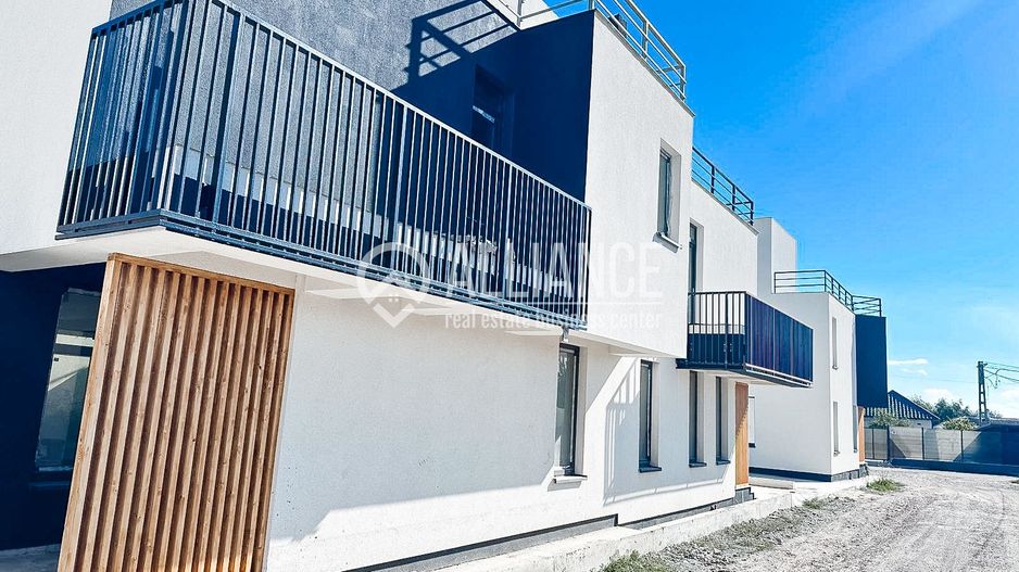 PALAZU MARE(COD 05) - Curte proprie. Vedere panoramică spre lac. - Poză 5