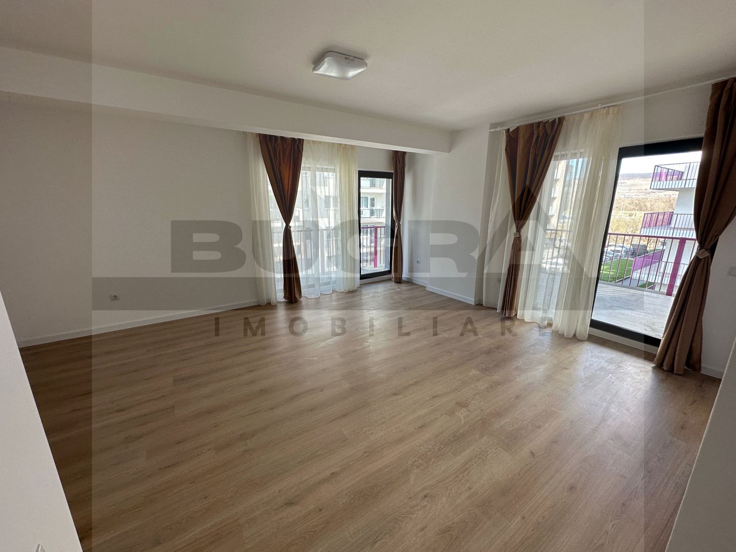 Apartament de 2 camere, 53mp, parcare subterana, zona Vivo - Poză 1