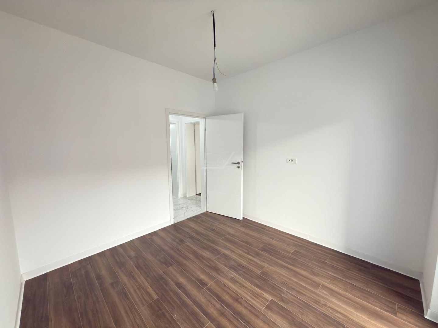 Bloc finalizat. Balcon mare. Loc de parcare. - Poză 7