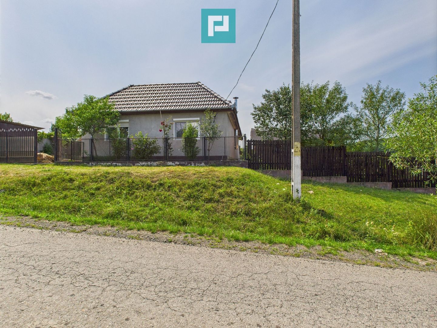 Casă renovată cu teren generos lângă Ususău - Poză 1