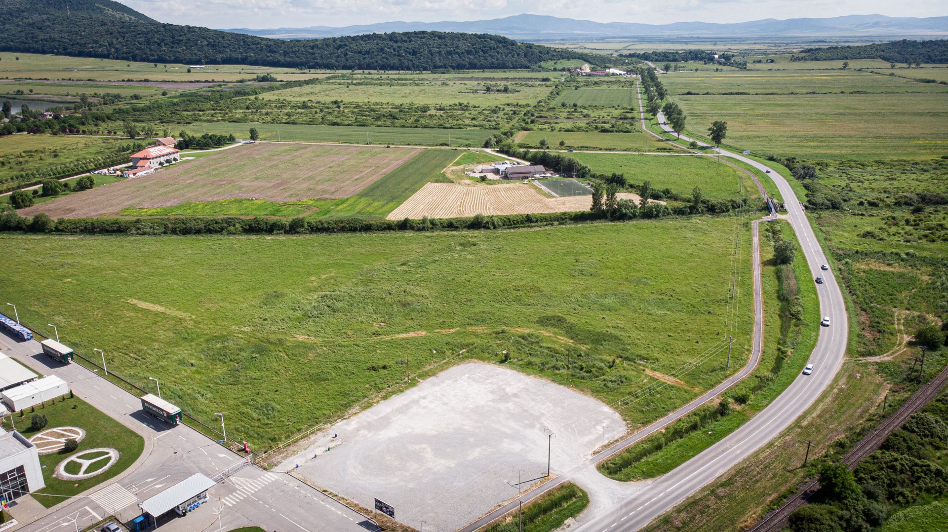 Teren 16,200mp lângă Hanul Moara cu Noroc Ineu - Poză 4