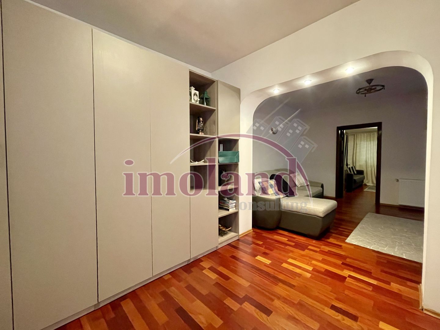 Casă parter 123 mp, complet renovată, curte generoasă, teren 400 mp - Giulesti - Poză 18