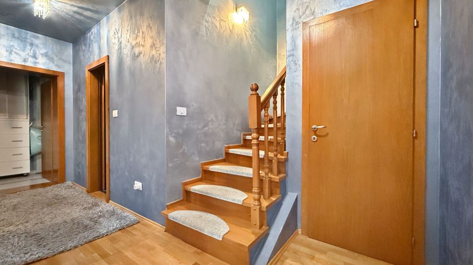 Casă cu două corpuri și utilizare mixtă– rezidențial & comercial - Poză 8