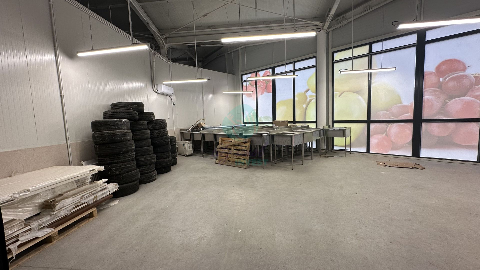 Spatii comerciale de inchiriat in PIATA DELFINULUI - Poză 10