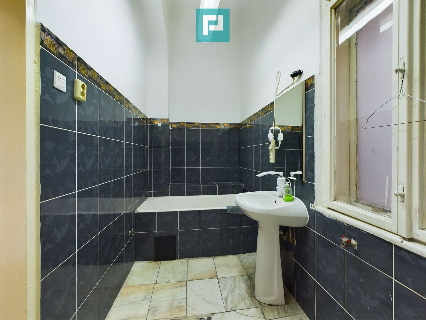 Apartament de închiriat – 3 camere, zonă centrală - Poză 12