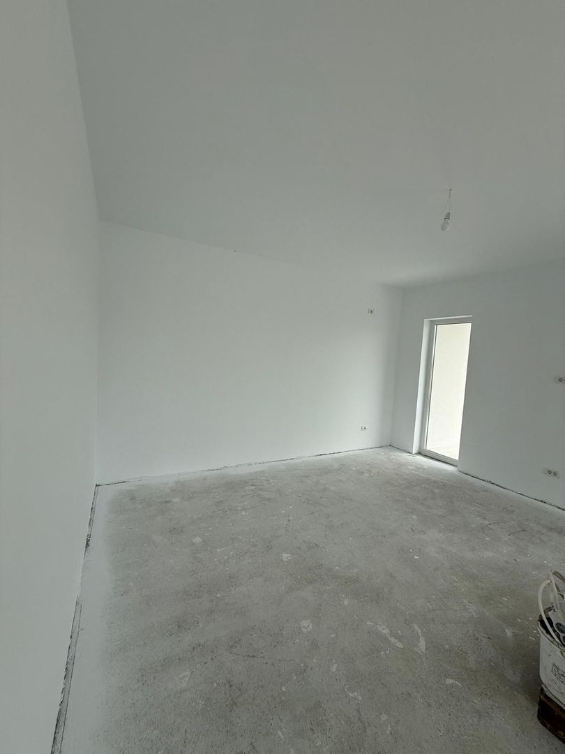 Duplex Spatios parter 4 camere - zona Ion Creanga- Dumbravita - Poză 6