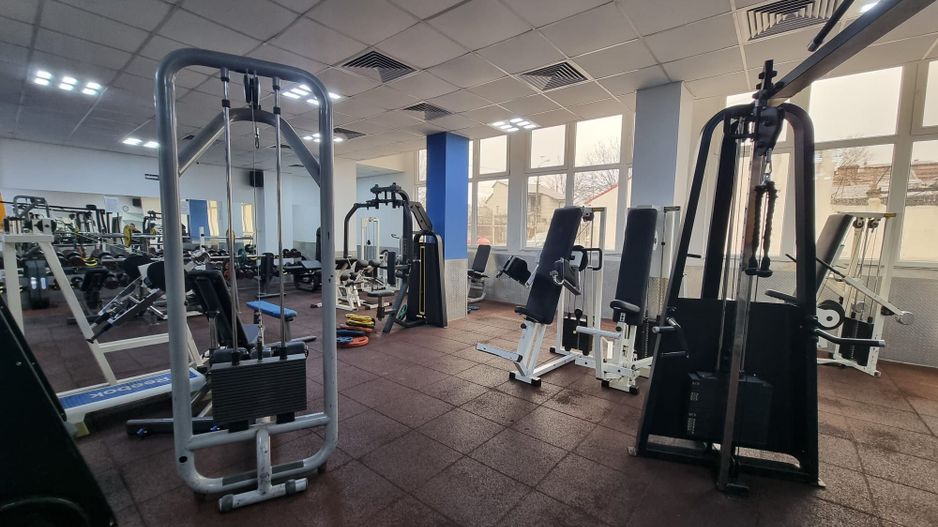 Clădire P+2+M de închiriat – spații servicii / birouri / sală sport - Poză 4