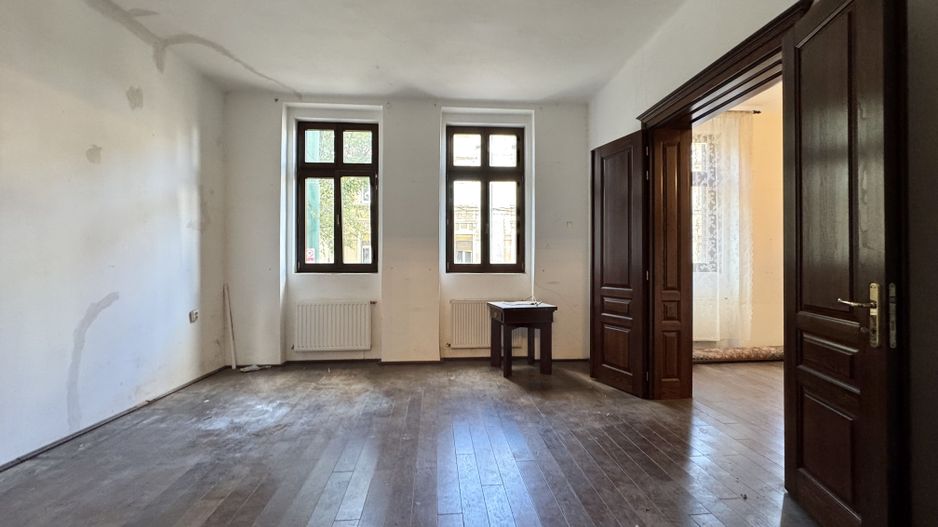 Casă pretabilă pentru spațiu de birouri, cu teren – în zona Bălcescu - Poză 8