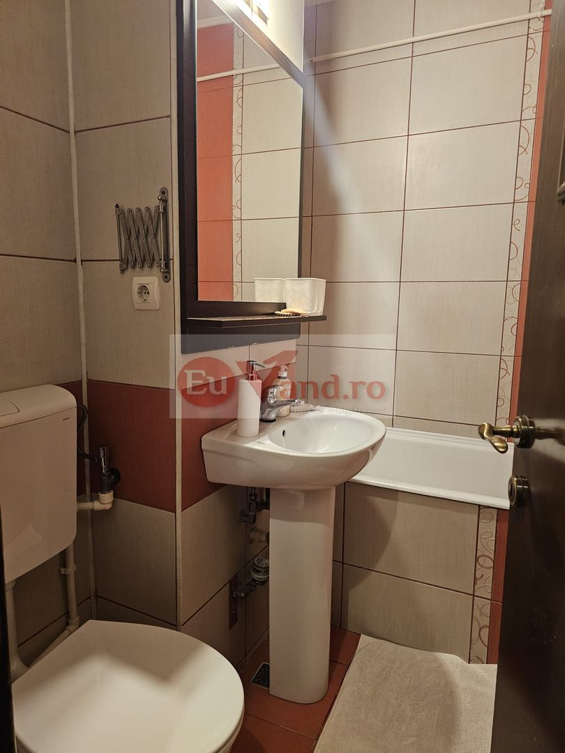 Apartament cu 3 camere, mobilat si utilat - Piata Centrala - Poză 14