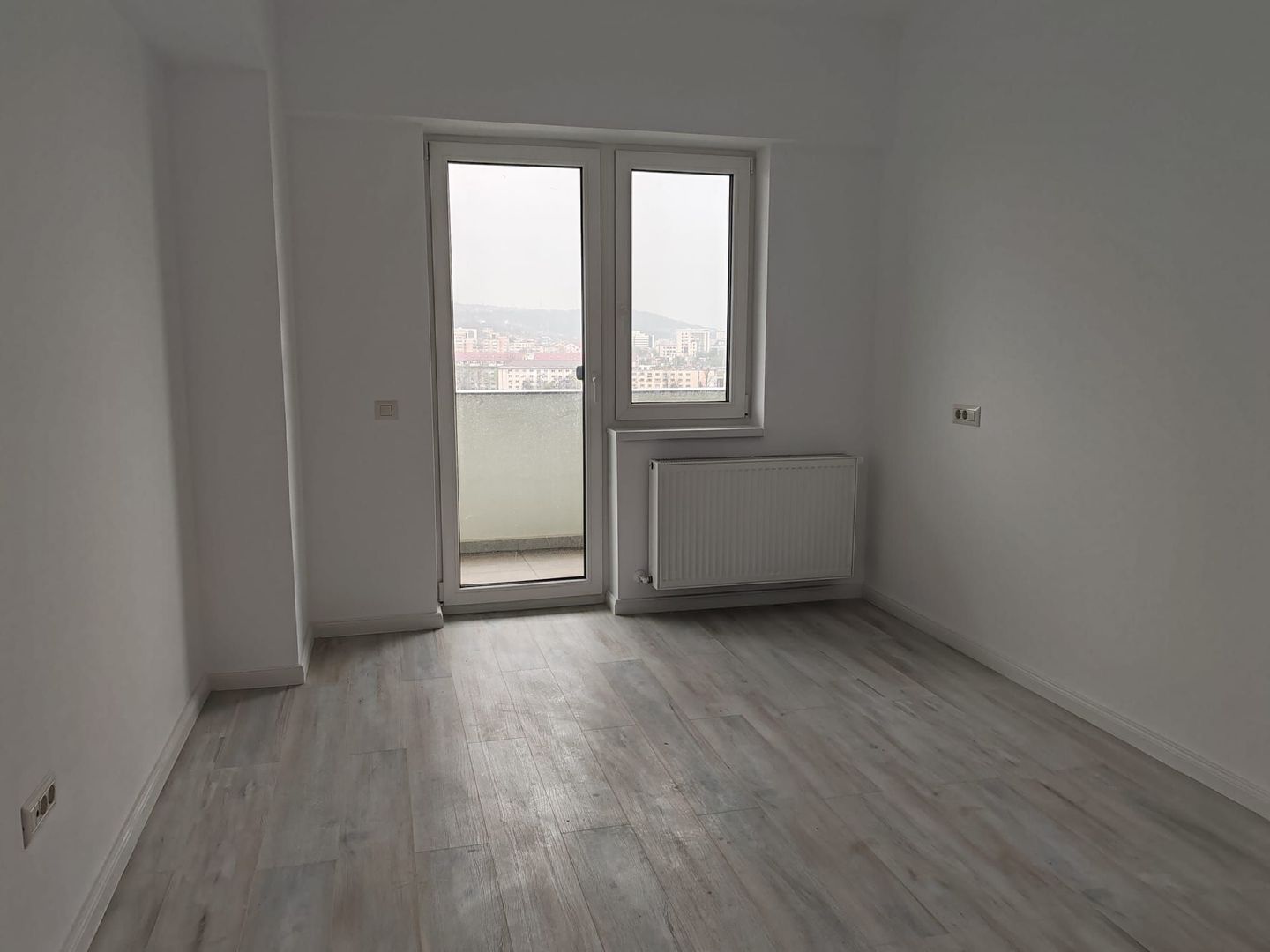 Apartament 1 camera +loc parcare intabulat Unirea Towers 111000 euro - Poză 1