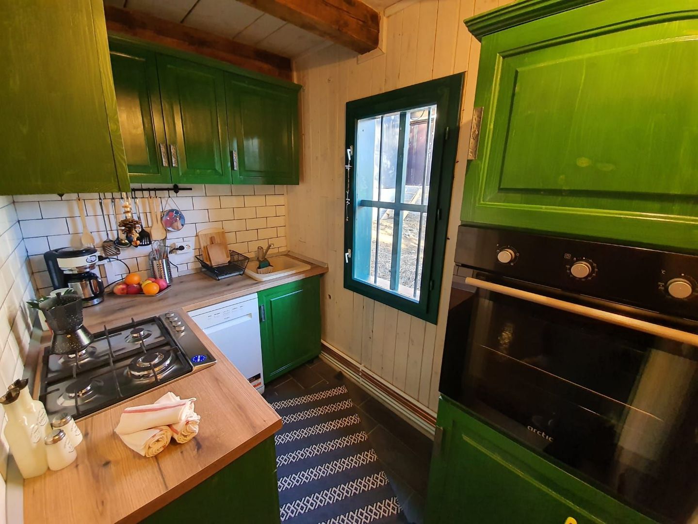 Cabană de vânzare-complet utilată, ideală pentru regim hotelier. - Poză 4