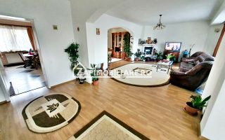 Casa 6 camere, 295 mp.utili, 1.000 mp teren, cartier Unirii - Poză 2