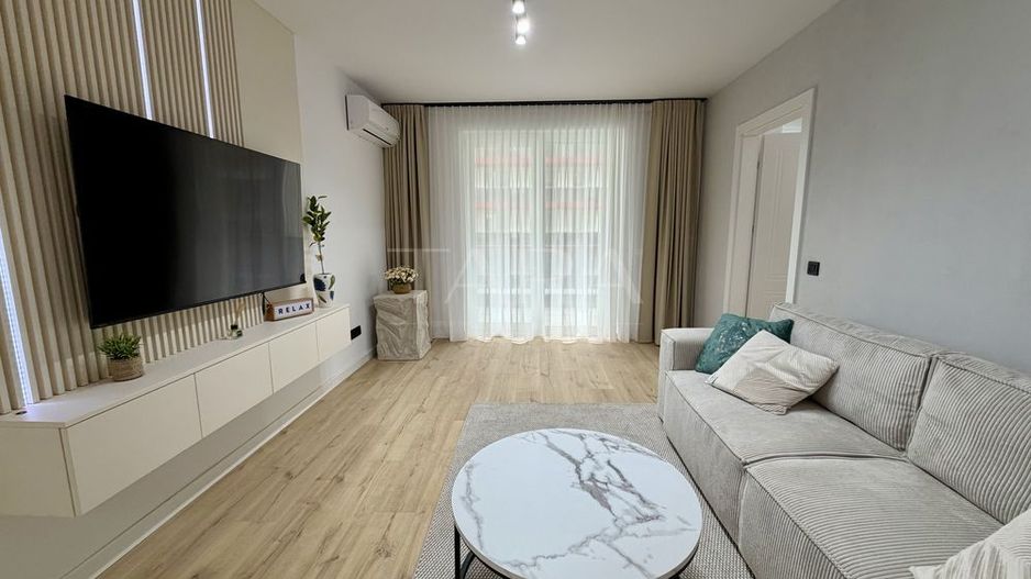 Apartament modern, finisat premium, balcon mare, mobilat complet. - Poză 1
