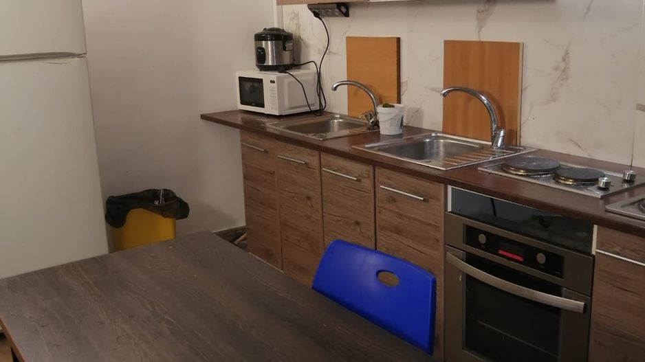 Etaj de inchiriat/ camere+ bai/bucatarie/spalatorie - Poză 13