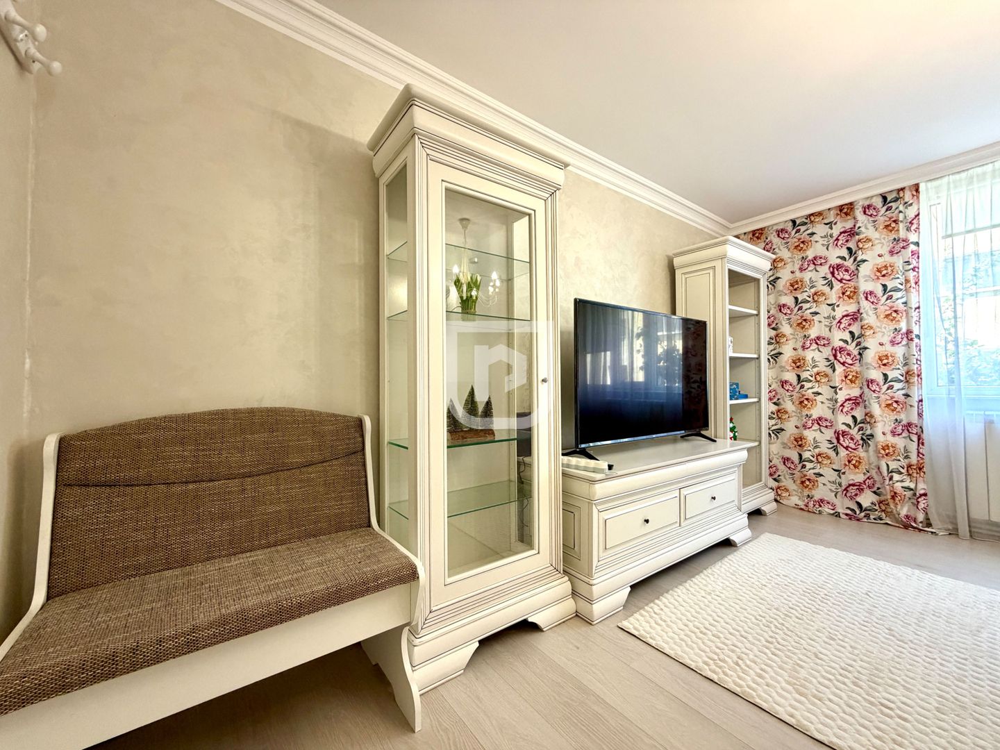Garsoniera moderna 33mp, LUX ,mobilat si utilat - Poză 2