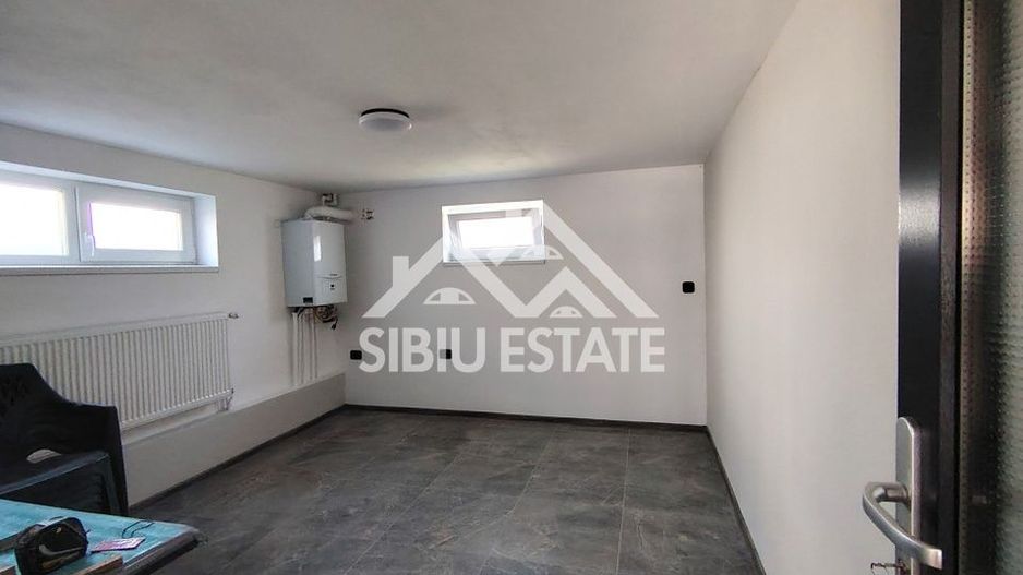 Casa Sibiu, intrare Selimbar, garaj, pivnita, curte mare - Poză 12