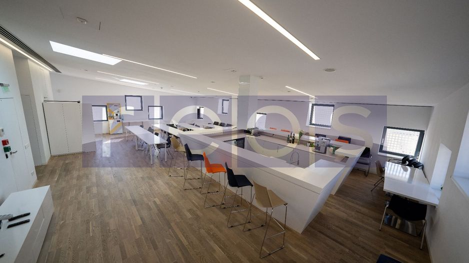 VANZARE -CLADIRE DE BIROURI - ARHITECTURA EXCEPTIONALA - Poză 12