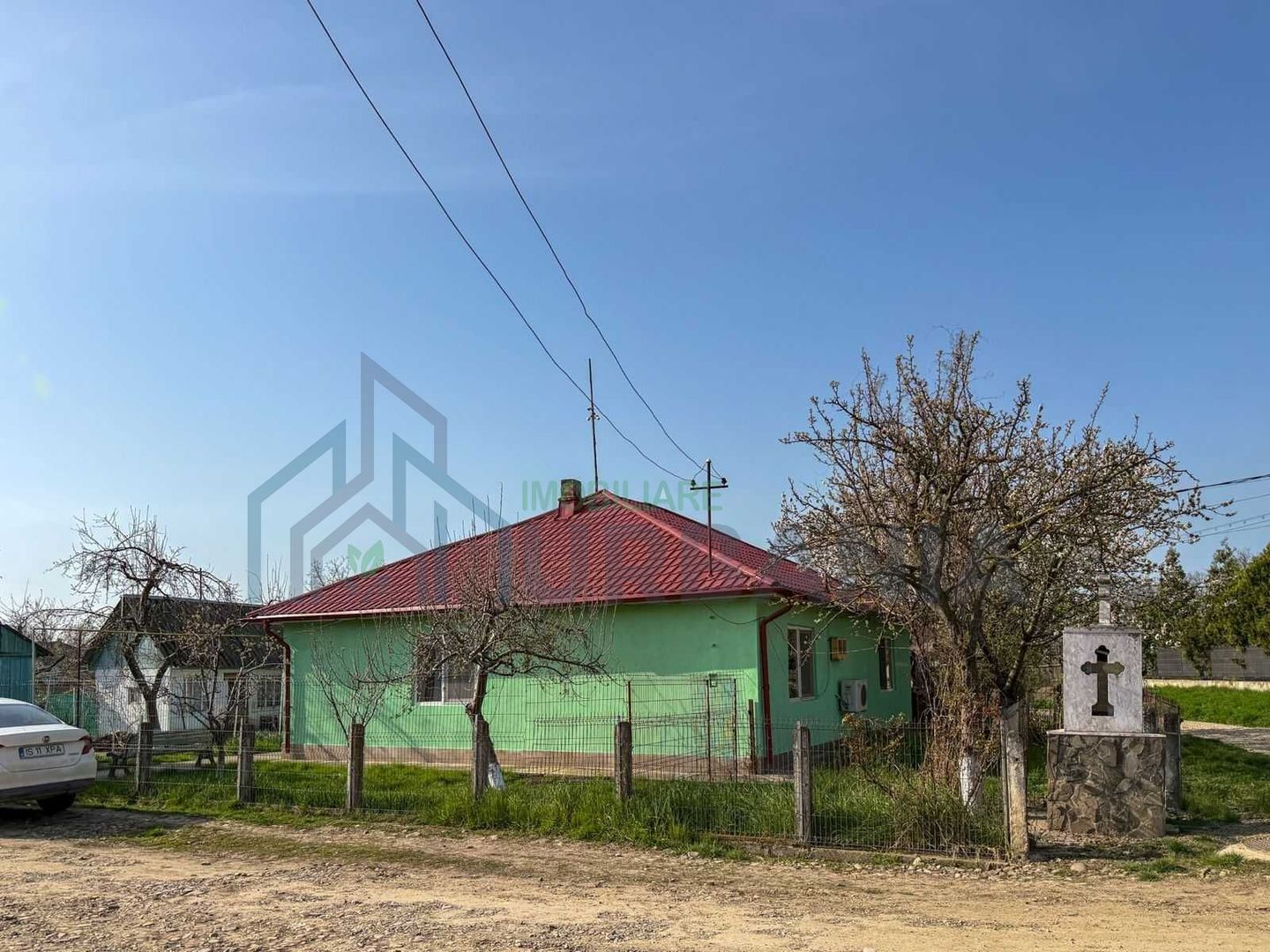 Casă cu anexă, foișor și beci pe teren de 600 mp – Țuțora, aproape de centru - Poză 1
