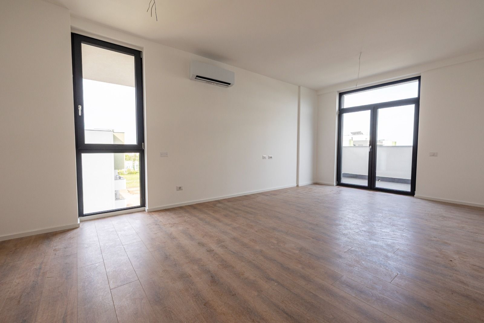 Ateneo - Torontalului | 2 Camere | Decomandat | Balcon 11 mp | Loc de Parcare. - Poză 2