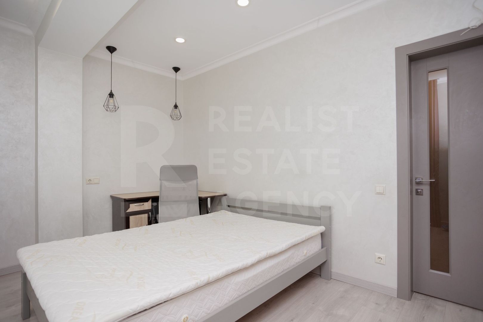 Spre vînzare apartament spațios, 2 dormitoare și living, sec. Botanica - Poză 19