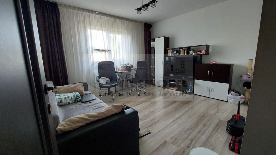 Zimbru, 2 camere decomandat – 40 mp, etaj 6/10 – 80.500 € - Poză 1