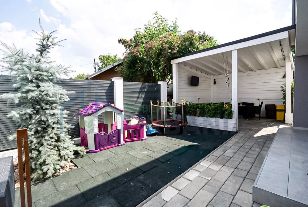 Casa tip duplex de vanzare pe strada Podisului, zona Platoul Insorit, Iasi - Poză 2