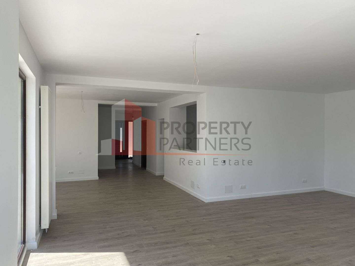 Proprietate pe marginea lacului, vila impresionanta. - Poză 11
