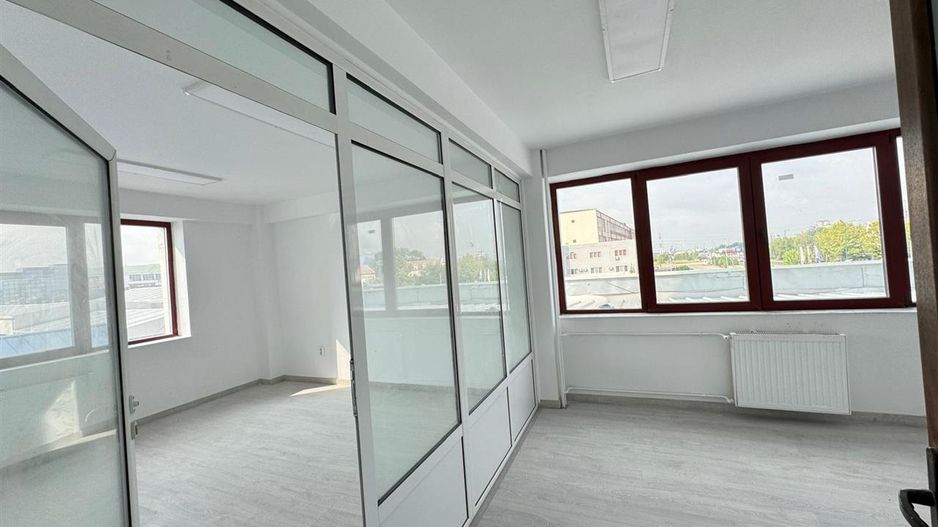 Spatii comerciale moderne de inchiriat, in cladire recent renovata - Poză 2
