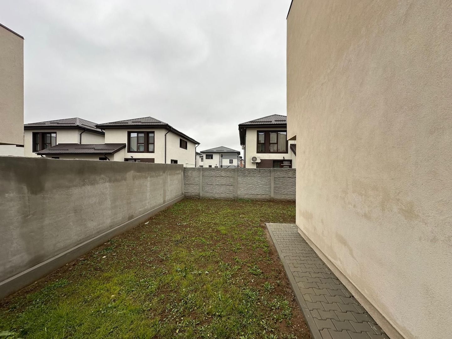 Vile Individuale Cuplate / Proiect Nou/ 20 Unitati Locative - Poză 21