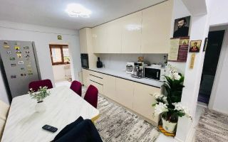 Apartament 3 camere lipovei parter cu balcon - Poză 2