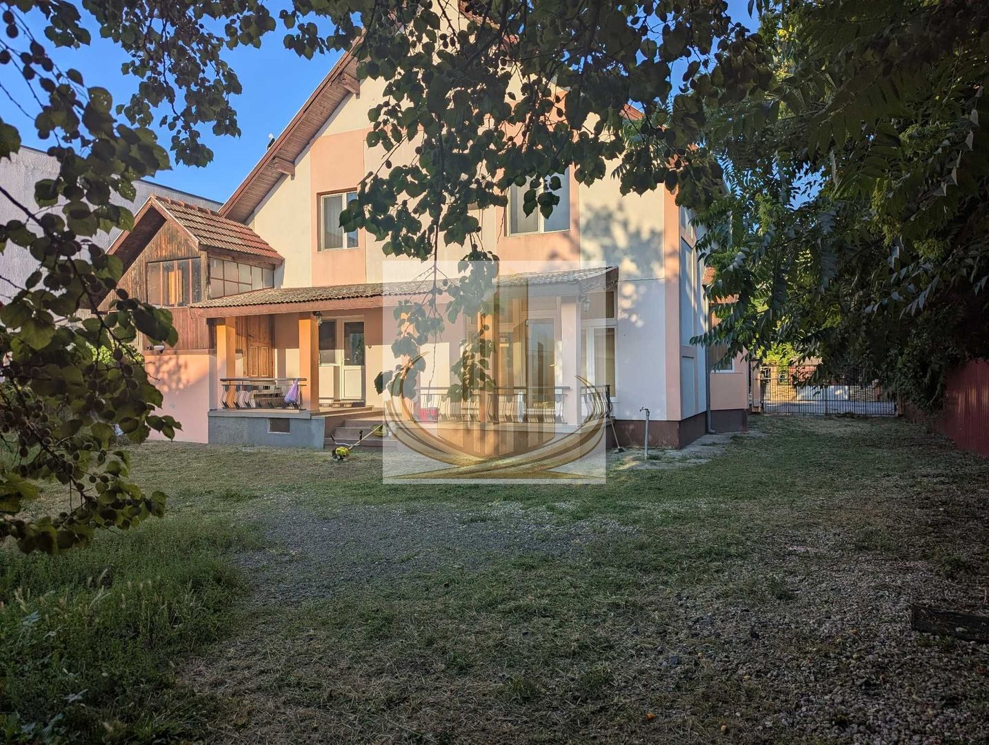 Vilă pentru Activități Comercia –5 Camere, Curte500 MP – Zona Aradului - Poză 2