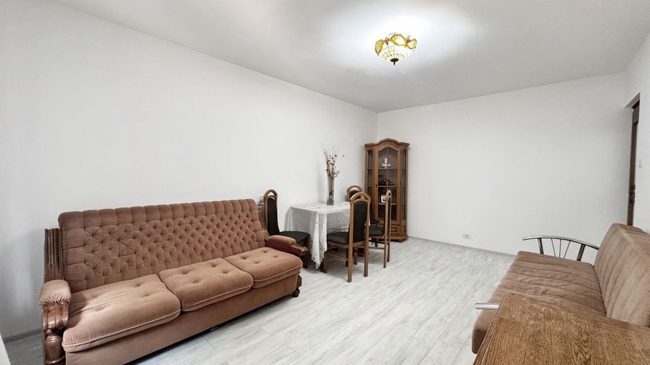 REZERVAT! Apartament decomandat, etaj 1 cu balcon, Calea Iuliu Maniu. - Poză 3