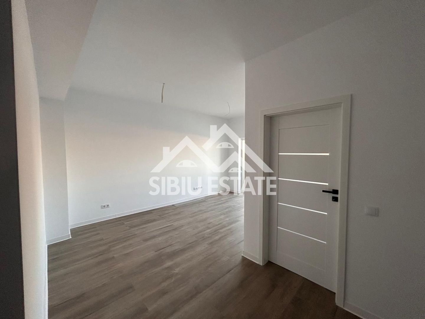 Garsoniera 41 mp, balcon bucatarie separata , intabulata zona Brana - Poză 21