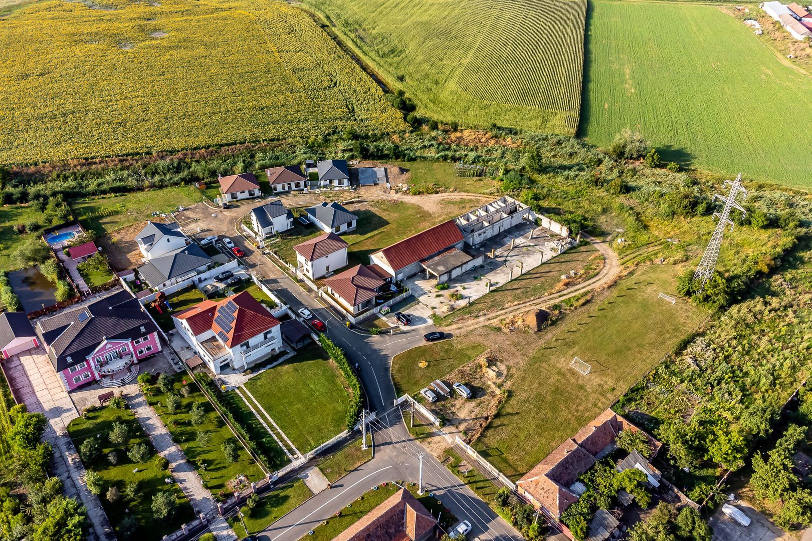 Descoperă-ți casa de vis în acest colț de paradis! - Poză 1