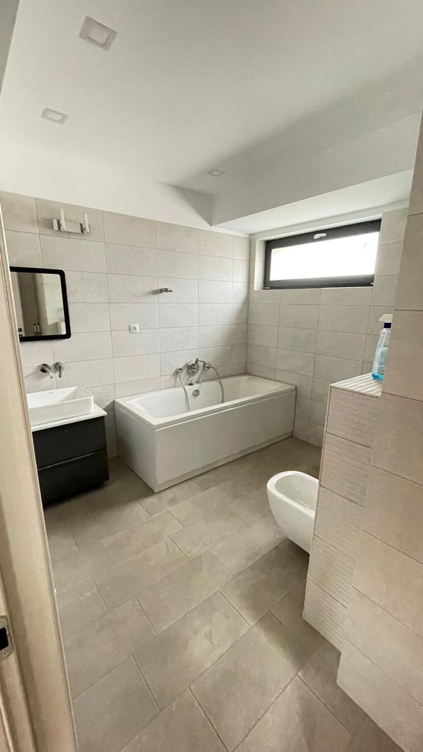 VILA DE INCHIRIAT PARCARE   BIROURI ZONA  PIPERA - Poză 8