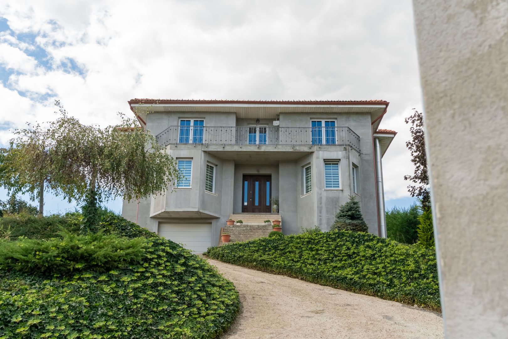 Proprietate spectaculoasă în Câmpenești de vanzare - Poză 2
